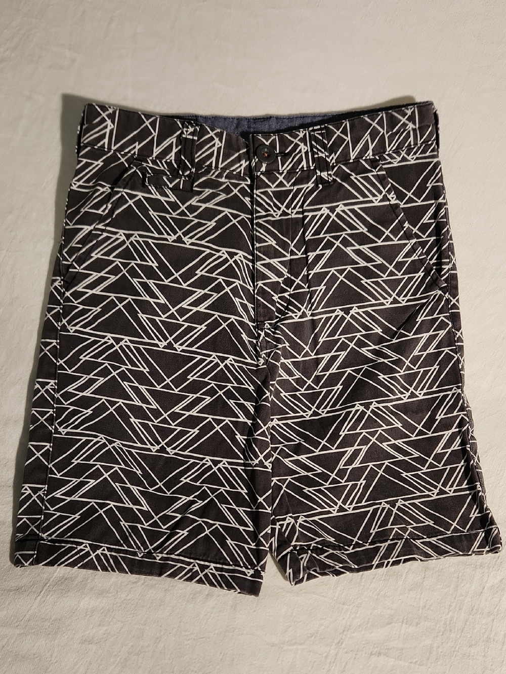 Sovereign Code Youth M 10/12  Dark Gray & White Geometric print shorts
